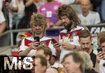 19.06.2024, Fussball UEFA EURO 2024, Vorrunde, 2.Spieltag, Deutschland - Ungarn, in der Stuttgart Arena. Zwei Deutsche Fans mit VoKuHila-Frisur.

