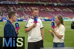 19.06.2024, Fussball UEFA EURO 2024, Vorrunde, 2.Spieltag, Deutschland - Ungarn, in der Stuttgart Arena. Nach dem Spiel, Trainer Julian Nagelsmann (mitte, Deutschland), Tabea Kemme (Magenta TV) beim Interview am Spielfeldrand.  

