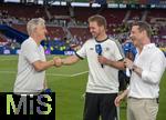 19.06.2024, Fussball UEFA EURO 2024, Vorrunde, 2.Spieltag, Deutschland - Ungarn, in der Stuttgart Arena. Nach dem Spiel, v.li: Bastian Schweinsteiger, Trainer Julian Nagelsmann (Deutschland), Alexander Bommes (ARD-Moderator) beim Interview am Spielfeldrand.

