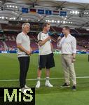 19.06.2024, Fussball UEFA EURO 2024, Vorrunde, 2.Spieltag, Deutschland - Ungarn, in der Stuttgart Arena. Nach dem Spiel, v.li: Bastian Schweinsteiger, Trainer Julian Nagelsmann (Deutschland), Alexander Bommes (ARD-Moderator) beim Interview am Spielfeldrand.

