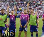 19.06.2024, Fussball UEFA EURO 2024, Vorrunde, 2.Spieltag, Deutschland - Ungarn, in der Stuttgart Arena.  Schlussjubel  v.li: Benjamin Henrichs (Deutschland), Josua Kimmich (Deutschland), Robert Andrich (Deutschland), Thomas Mller (Deutschland) lacht 
