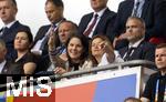 20.06.2024, Fussball UEFA EURO 2024, Vorrunde, Gruppe C, Slowenien - Serbien, in der Fuball Arena Mnchen.  Ehrentribne mit der Deutschen Auenministerin Annalena Baerbock (li, Grne) lachend 

