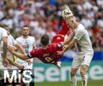 20.06.2024, Fussball UEFA EURO 2024, Vorrunde, Gruppe C, Slowenien - Serbien, in der Fuball Arena Mnchen.  Fallrckzieher von Luka Jovic (Serbien) gegen Zan Karnicnik (re, Slowenien) 

