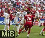 20.06.2024, Fussball UEFA EURO 2024, Vorrunde, Gruppe C, Slowenien - Serbien, in der Fuball Arena Mnchen.  Kopfballtor von Luka Jovic (re, Serbien) mit seinem Tor zum 1:1 Ausgleich 

