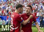 20.06.2024, Fussball UEFA EURO 2024, Vorrunde, Gruppe C, Slowenien - Serbien, in der Fuball Arena Mnchen.  Torjubel Luka Jovic (re, Serbien) nach seinem Tor zum 1:1 Ausgleich mit Milos Veljkovic (Serbien) 

