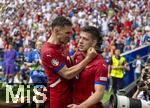 20.06.2024, Fussball UEFA EURO 2024, Vorrunde, Gruppe C, Slowenien - Serbien, in der Fuball Arena Mnchen.  Torjubel Luka Jovic (re, Serbien) nach seinem Tor zum 1:1 Ausgleich mit Milos Veljkovic (Serbien) 

