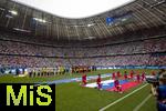 20.06.2024, Fussball UEFA EURO 2024, Vorrunde, Gruppe C, Slowenien - Serbien, in der Fuball Arena Mnchen.  Beide Teams stellen sich zur Hymne auf

