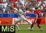 20.06.2024, Fussball UEFA EURO 2024, Vorrunde, Gruppe C, Slowenien - Serbien, in der Fuball Arena Mnchen.  v.li: Benjamin Sesko (Slowenien) gegen Milos Veljkovic (Serbien) 

