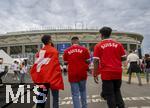 23.06.2024, Fussball UEFA EURO 2024, Vorrunde, 3.Spieltag, Deutschland - Schweiz, in der Frankfurt-Arena in Frankfurt am Main, Schweizer Fans vor dem Spiel vor dem Stadion
