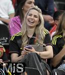 23.06.2024, Fussball UEFA EURO 2024, Vorrunde, 3.Spieltag, Deutschland - Schweiz, in der Frankfurt-Arena in Frankfurt am Main, Anika Neuer die Frau von Torwart Manuel Neuer (Deutschland) lacht herzlich.
