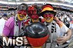 23.06.2024, Fussball UEFA EURO 2024, Vorrunde, 3.Spieltag, Deutschland - Schweiz, in der Frankfurt-Arena in Frankfurt am Main, deutsche Fans mit schwarz-rot-goldenen Gesichtern und schwarz-rot-goldenen Pokal
