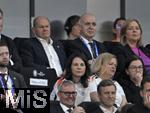 23.06.2024, Fussball UEFA EURO 2024, Vorrunde, 3.Spieltag, Deutschland - Schweiz, in der Frankfurt-Arena in Frankfurt am Main, Bundeskanzler Olaf Scholz (Deutschland) und Auenministerin Annalena Baerbock (Duetschland) mit Deutschland Trikot und Nancy Fsser (Deutschland)
