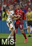 23.06.2024, Fussball UEFA EURO 2024, Vorrunde, 3.Spieltag, Deutschland - Schweiz, in der Frankfurt-Arena in Frankfurt am Main, v.l. Florian Wirtz (Deutschland) gegen Remo Freuler (Schweiz) 
