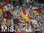 23.06.2024, Fussball UEFA EURO 2024, Vorrunde, 3.Spieltag, Deutschland - Schweiz, in der Frankfurt-Arena in Frankfurt am Main, Deutsche Fans feiern.
