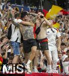 23.06.2024, Fussball UEFA EURO 2024, Vorrunde, 3.Spieltag, Schweiz - Deutschland, in der Frankfurt-Arena in Frankfurt am Main, Frenetsicher Jubel der Deutschan Fans nach dem 1:1 Ausgleichstreffer
