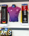 23.06.2024, Fussball UEFA EURO 2024, Vorrunde, 3.Spieltag, Schweiz - Deutschland, in der Frankfurt-Arena in Frankfurt am Main, Pinkes Deutschland-Trikot fr 100 Euro zum Verkauf im Fanshop.
