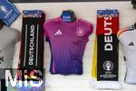 23.06.2024, Fussball UEFA EURO 2024, Vorrunde, 3.Spieltag, Schweiz - Deutschland, in der Frankfurt-Arena in Frankfurt am Main, Pinkes Deutschland-Trikot fr 100 Euro zum Verkauf im Fanshop.
