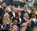 23.06.2024, Fussball UEFA EURO 2024, Vorrunde, 3.Spieltag, Schweiz - Deutschland, in der Frankfurt-Arena in Frankfurt am Main,  Ehrentribne, mit Bundeskanzler Olaf Scholz (oben mitte), Bundes-Aussenministerin Annalena Baerbock,  Geschftsfhrer Hans-Joachim Watzke (DFB), DFB Prsident Bernd Neuendorf (Deutschland), 
