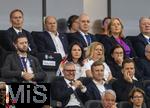 23.06.2024, Fussball UEFA EURO 2024, Vorrunde, 3.Spieltag, Schweiz - Deutschland, in der Frankfurt-Arena in Frankfurt am Main,  Ehrentribne, mit Bundeskanzler Olaf Scholz (oben 2.v.li), Bundes-Aussenministerin Annalena Baerbock, Bundes-Innenministerin Nancy Faeser (beide im Deutschland-Trikot), Geschftsfhrer Hans-Joachim Watzke (li oben, DFB), DFB Prsident Bernd Neuendorf (Deutschland),
