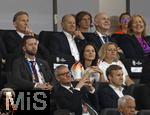 23.06.2024, Fussball UEFA EURO 2024, Vorrunde, 3.Spieltag, Schweiz - Deutschland, in der Frankfurt-Arena in Frankfurt am Main,  Ehrentribne, mit Bundeskanzler Olaf Scholz, Bundes-Aussenministerin Annalena Baerbock, Bundes-Innenministerin Nancy Faeser (beide im Deutschland-Trikot), Geschftsfhrer Hans-Joachim Watzke (DFB), DFB Prsident Bernd Neuendorf (Deutschland), 