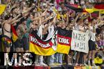 23.06.2024, Fussball UEFA EURO 2024, Vorrunde, 3.Spieltag, Schweiz - Deutschland, in der Frankfurt-Arena in Frankfurt am Main,  Deutsche Fans feiern den Erfolg mit ihren Landesflaggen 
 