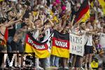 23.06.2024, Fussball UEFA EURO 2024, Vorrunde, 3.Spieltag, Schweiz - Deutschland, in der Frankfurt-Arena in Frankfurt am Main,  Deutsche Fans feiern den Erfolg mit ihren Landesflaggen 
 