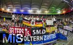 23.06.2024, Fussball UEFA EURO 2024, Vorrunde, 3.Spieltag, Schweiz - Deutschland, in der Frankfurt-Arena in Frankfurt am Main,  Deutsche Fans feiern den Erfolg mit ihren Landesflaggen 
 