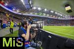 23.06.2024, Fussball UEFA EURO 2024, Vorrunde, 3.Spieltag, Schweiz - Deutschland, in der Frankfurt-Arena in Frankfurt am Main, Fotografen sitzen am Spielfeldrand mit ihren Teleobjektiven. 