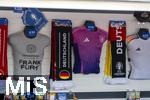 23.06.2024, Fussball UEFA EURO 2024, Vorrunde, 3.Spieltag, Schweiz - Deutschland, in der Frankfurt-Arena in Frankfurt am Main, Merchendising-Artikel im offiziellen Fanshop, Heim und Auswrtstrikots der deutschen Mannschaft fr 100 Euro.
