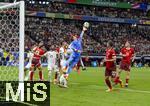 23.06.2024, Fussball UEFA EURO 2024, Vorrunde, 3.Spieltag, Schweiz - Deutschland, in der Frankfurt-Arena in Frankfurt am Main, Torwart Yann Sommer (Schweiz) streckt sich zum Ball.
