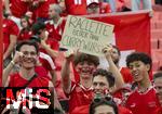 23.06.2024, Fussball UEFA EURO 2024, Vorrunde, 3.Spieltag, Schweiz - Deutschland, in der Frankfurt-Arena in Frankfurt am Main,  Raclette better than Currywurst finden die schweizer Fans.
