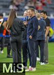 23.06.2024, Fussball UEFA EURO 2024, Vorrunde, 3.Spieltag, Schweiz - Deutschland, in der Frankfurt-Arena in Frankfurt am Main, Trainer Julian Nagelsmann (Deutschland) gut gelaunt bei Bastian Schweinsteiger und Moderatorin Esther Sedlaczek (li, Deutschland) 
