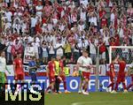 25.06.2024, Fussball UEFA EURO 2024, Vorrunde, 3.Spieltag, Frankreich - Polen, im BVB-Stadion in Dortmund, Die Polen sind enttuscht. Trotzdem werden sie von den Fans gefeiert

