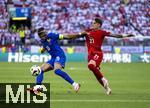 25.06.2024, Fussball UEFA EURO 2024, Vorrunde, 3.Spieltag, Frankreich - Polen, im BVB-Stadion in Dortmund, v.li: Kylian Mbappe (Frankreich) gegen Nicola Zalewski (Polen) 

