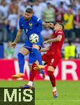 25.06.2024, Fussball UEFA EURO 2024, Vorrunde, 3.Spieltag, Frankreich - Polen, im BVB-Stadion in Dortmund,  v.li: Aurelien Tchouameni (Frankreich) gegen Jakub Moder (Polen) 

