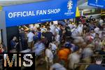 25.06.2024, Fussball UEFA EURO 2024, Vorrunde, 3.Spieltag, Frankreich - Polen, im BVB-Stadion in Dortmund, vor dem Fanshop bilden sich Schlangen.

