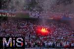 25.06.2024, Fussball UEFA EURO 2024, Vorrunde, 3.Spieltag, Frankreich - Polen, im BVB-Stadion in Dortmund, Polnische Fans znden pyros in ihrem Block.

