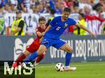 25.06.2024, Fussball UEFA EURO 2024, Vorrunde, 3.Spieltag, Frankreich - Polen, im BVB-Stadion in Dortmund, Kacper Urbanski (Polen) gegen William Saliba (Frankreich) 

