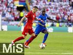 25.06.2024, Fussball UEFA EURO 2024, Vorrunde, 3.Spieltag, Frankreich - Polen, im BVB-Stadion in Dortmund, v.li: Sebastian Szymanski (Polen) gegen N'Golo Kante (Frankreich) 

