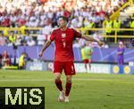 25.06.2024, Fussball UEFA EURO 2024, Vorrunde, 3.Spieltag, Frankreich - Polen, im BVB-Stadion in Dortmund, Robert Lewandowski (Polen) gibt Anweisungen.

