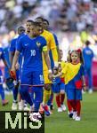 25.06.2024, Fussball UEFA EURO 2024, Vorrunde, 3.Spieltag, Frankreich - Polen, im BVB-Stadion in Dortmund, Kylian Mbappe (Frankreich) luft aufs Spielfeld mit der Kindereskorte

