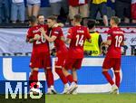 25.06.2024, Fussball UEFA EURO 2024, Vorrunde, 3.Spieltag, Frankreich - Polen, im BVB-Stadion in Dortmund, Torjubel Robert Lewandowski (Polen) mit Kacper Urbanski (Polen), Piotr Zielinski (Polen), Jakub Kiwior (Polen) 

