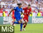 25.06.2024, Fussball UEFA EURO 2024, Vorrunde, 3.Spieltag, Frankreich - Polen, im BVB-Stadion in Dortmund, Jules Kounde (Frankreich) gegen Jakub Kiwior (Polen) 

