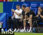 26.06.2024, Fussball UEFA EURO 2024, Vorrunde, 3.Spieltag, Georgien - Portugal, in der Arena AufSchalke Gelsenkirchen,  Trainer Willy Sagnol (li, Georgien) 

