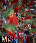 26.06.2024, Fussball UEFA EURO 2024, Vorrunde, 3.Spieltag, Georgien - Portugal, in der Arena AufSchalke Gelsenkirchen, Fans Portugal schwenken ihre Fahnen

