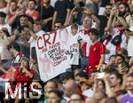 26.06.2024, Fussball UEFA EURO 2024, Vorrunde, 3.Spieltag, Georgien - Portugal, in der Arena AufSchalke Gelsenkirchen, Junger Fan von Cristiano Ronaldo (Portugal) mit lustigem Plakat.

