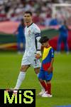 26.06.2024, Fussball UEFA EURO 2024, Vorrunde, 3.Spieltag, Georgien - Portugal, in der Arena AufSchalke Gelsenkirchen, Cristiano Ronaldo (Portugal) luft mit Einlaufkind ein.

