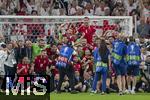 26.06.2024, Fussball UEFA EURO 2024, Vorrunde, 3.Spieltag, Georgien - Portugal, in der Arena AufSchalke Gelsenkirchen, die Georgier stellen sich begeistert zum Gruppenfoto nach dem Sieg auf dem Platz auf.

