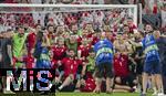 26.06.2024, Fussball UEFA EURO 2024, Vorrunde, 3.Spieltag, Georgien - Portugal, in der Arena AufSchalke Gelsenkirchen, die Georgier stellen sich begeistert zum Gruppenfoto nach dem Sieg auf dem Platz auf.

