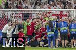 26.06.2024, Fussball UEFA EURO 2024, Vorrunde, 3.Spieltag, Georgien - Portugal, in der Arena AufSchalke Gelsenkirchen, die Georgier stellen sich begeistert zum Gruppenfoto nach dem Sieg auf dem Platz auf.

